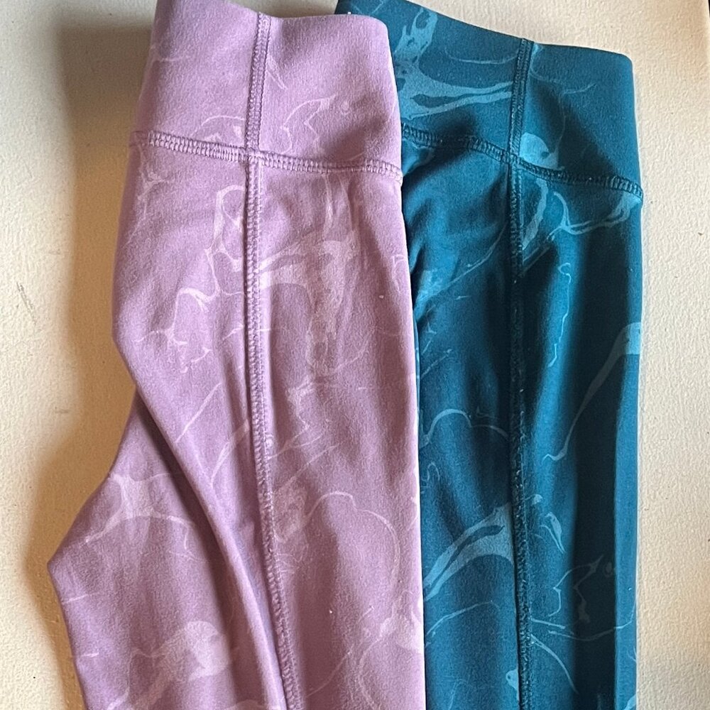 Cropped scalloped-hem marble-print leggings Size 7-8